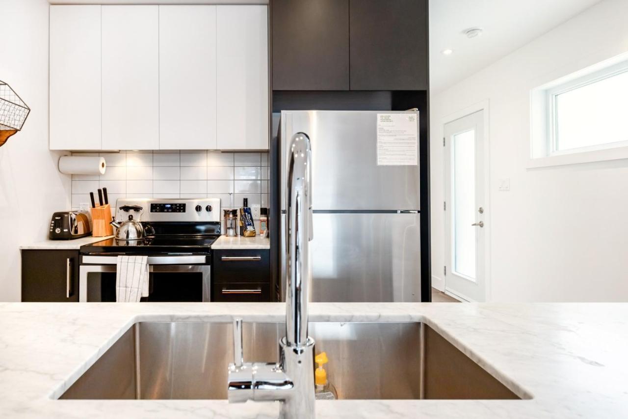 Sleek Condo In The Heart Of Little Italy By Den Stays Montréal Kamer foto