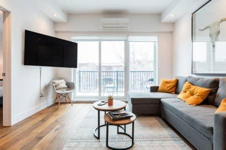 Sleek Condo In The Heart Of Little Italy By Den Stays Montréal Kamer foto