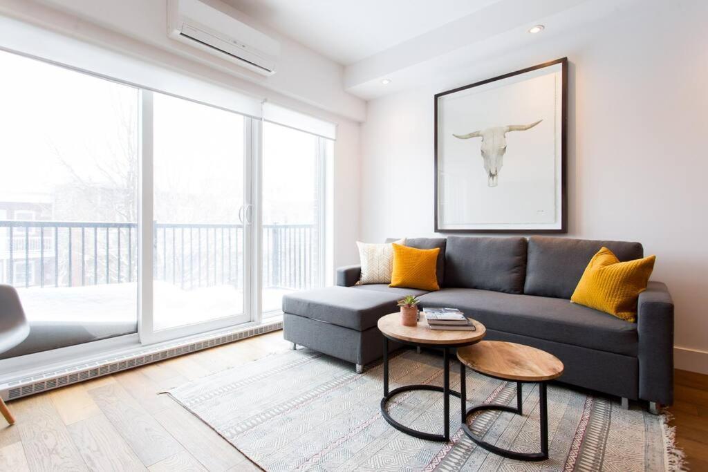 Sleek Condo In The Heart Of Little Italy By Den Stays Montréal Buitenkant foto
