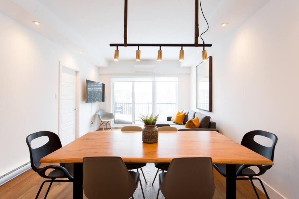 Sleek Condo In The Heart Of Little Italy By Den Stays Montréal Buitenkant foto