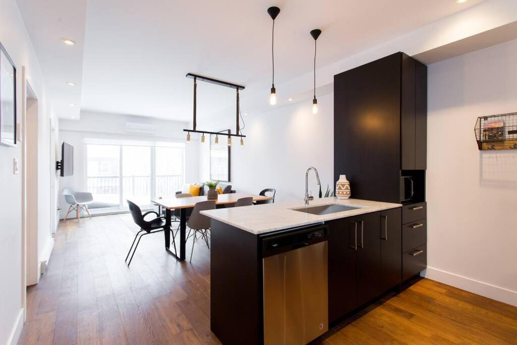 Sleek Condo In The Heart Of Little Italy By Den Stays Montréal Buitenkant foto